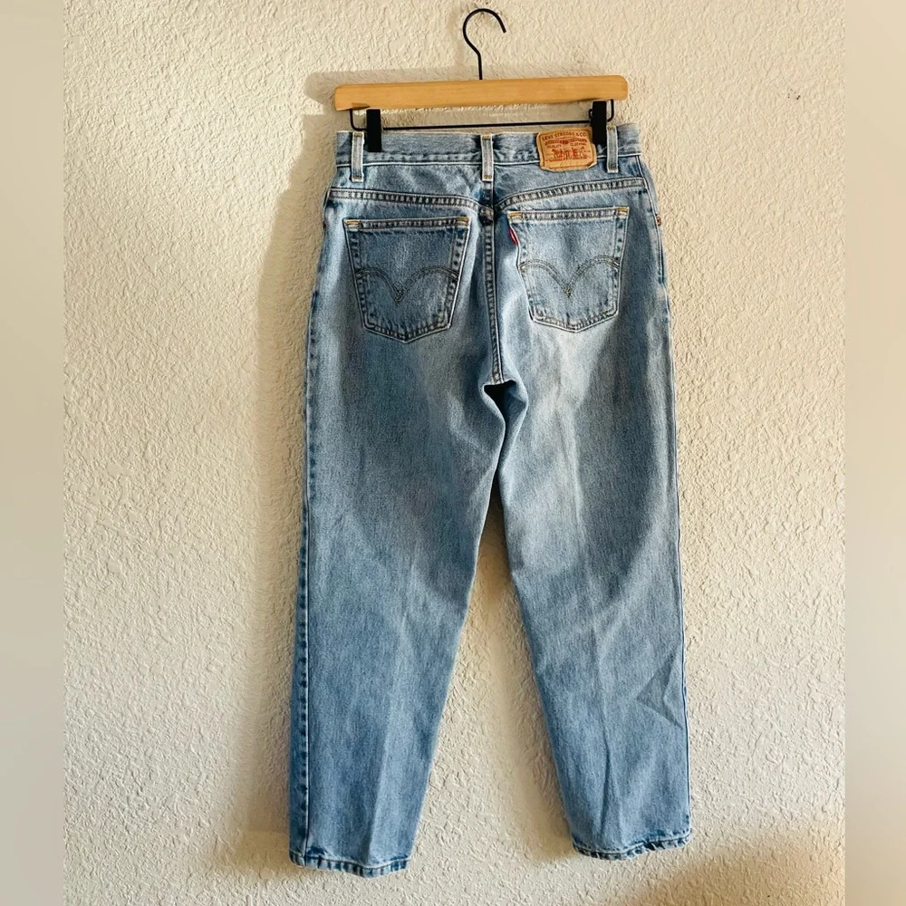 Levi’s Vintage 550s Relaxed Tapered Jeans - Picture 2 of 13